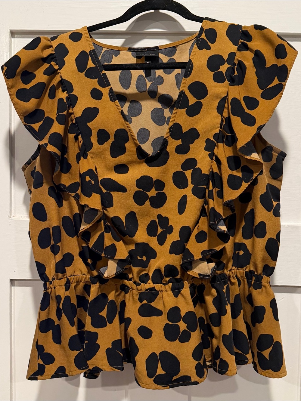 Who What Wear Leopard V-Neck Top with Ruffle detail, XL